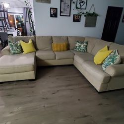 *** READ POST*** ASHLEY SECTIONAL