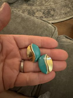 Vintage Goldtone And Teal Clip On Earrings 