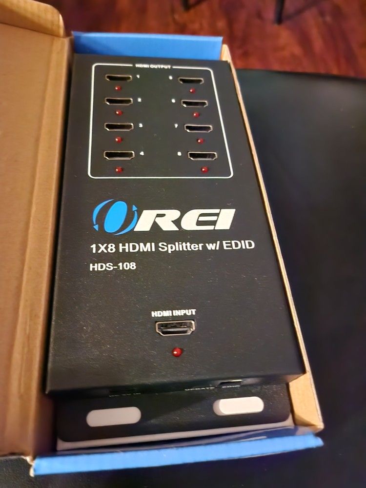 1x8 HDMI Splitter.