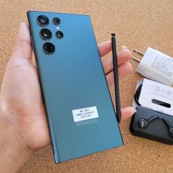 Samsung Galaxy S22 Ultra,  Factory Unlocked,  Excellent Condition.  Like New 