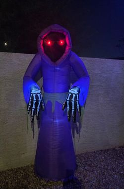 7 FT Halloween Inflatable - Faceless Reaper with Glowing Red Eyes (Excellent Condition)