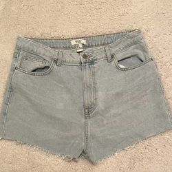 Forever 21 Short Jeans Size 31