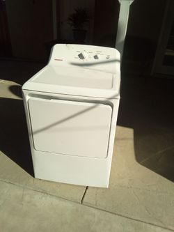 Electric ⚡⚡ dryer Hotpoint brand new  scratch and dent $200