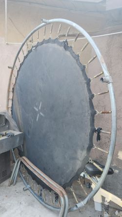 Large Round Trampoline with Frame and legs