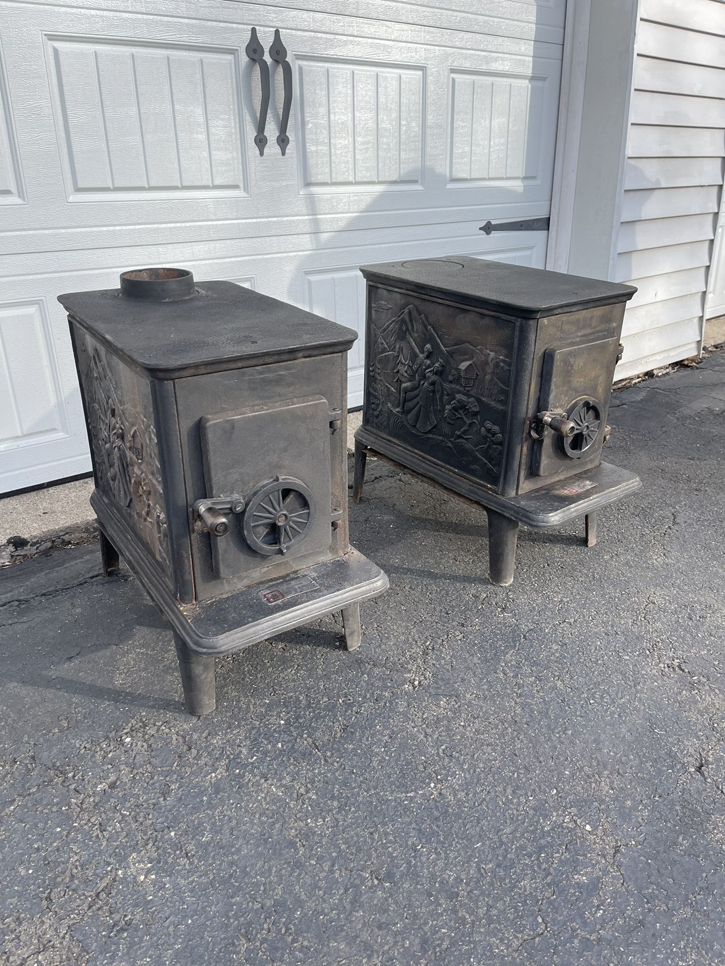 Dee Dai Co. Ornate Wood Stoves Cast Iron