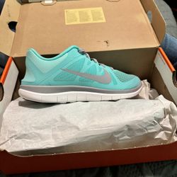 Nike Women 8.5 Free Run 4.0