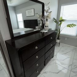 BEDSET, DRESSER, MIRROR *QUEEN*