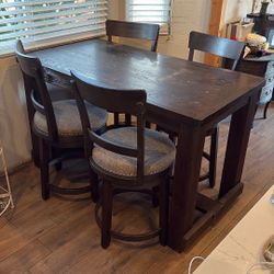 Dining Table 4 Swivel Chairs