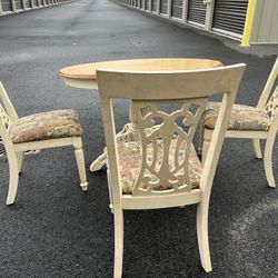 Dining Room Table & Chairs 