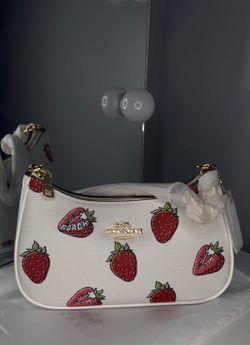 Strawberry shoulder bag