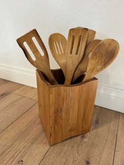 Bamboo wooden spatula/kitchen tools holder with 7 wooden spatulas.