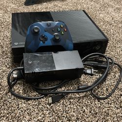 Xbox One *ALL CORDS AND EXESSERIES