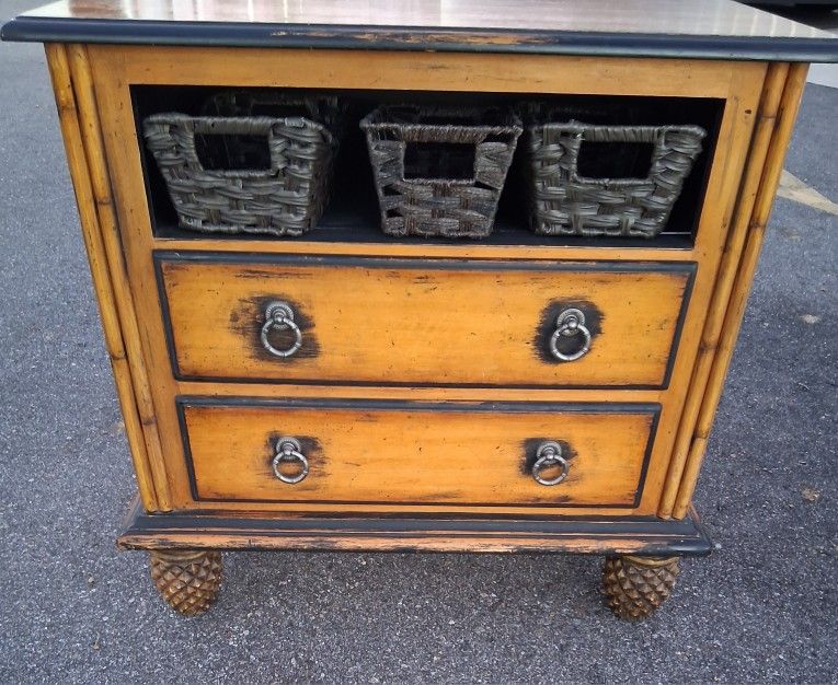 Free Delivery! Tommy Bahama End Table With Storage Baskets 