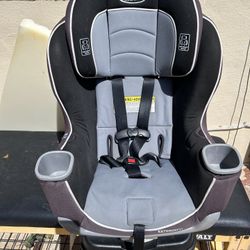 CAR SEAT 