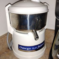 Omega Fruit And Vegetable Juicer 