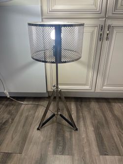 Table Lamp 26”H in Good Condition $20 Firm on Price