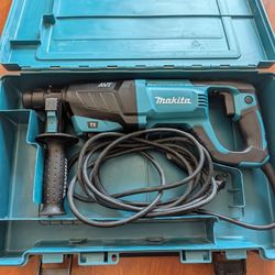 Makita 8 Amp 1 in. Corded SDS-Plus Concrete/Masonry AVT Rotary Hammer