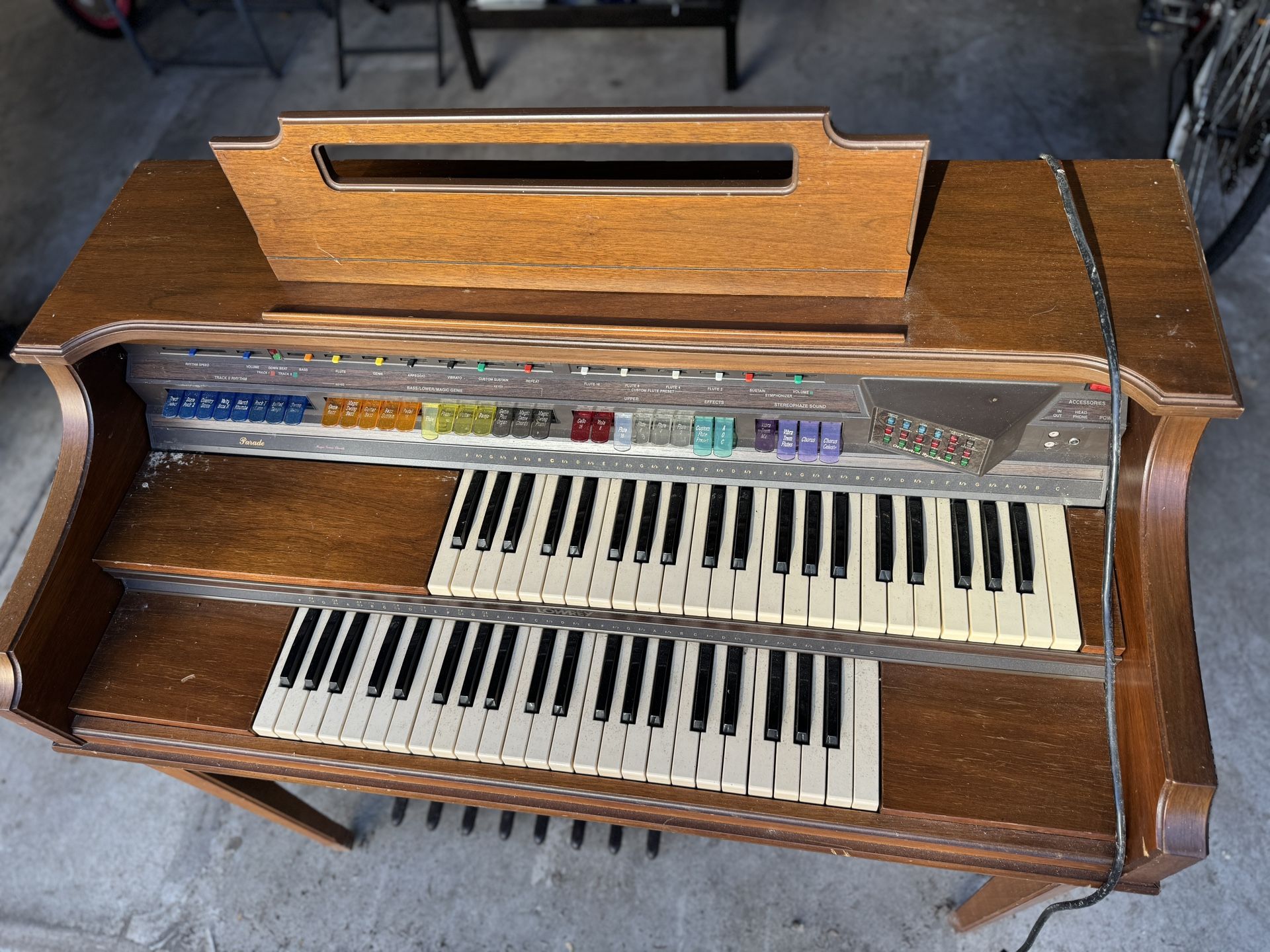 Lowrey Parade M‑375 Spinet Organ with Pedals – Fully Functional!