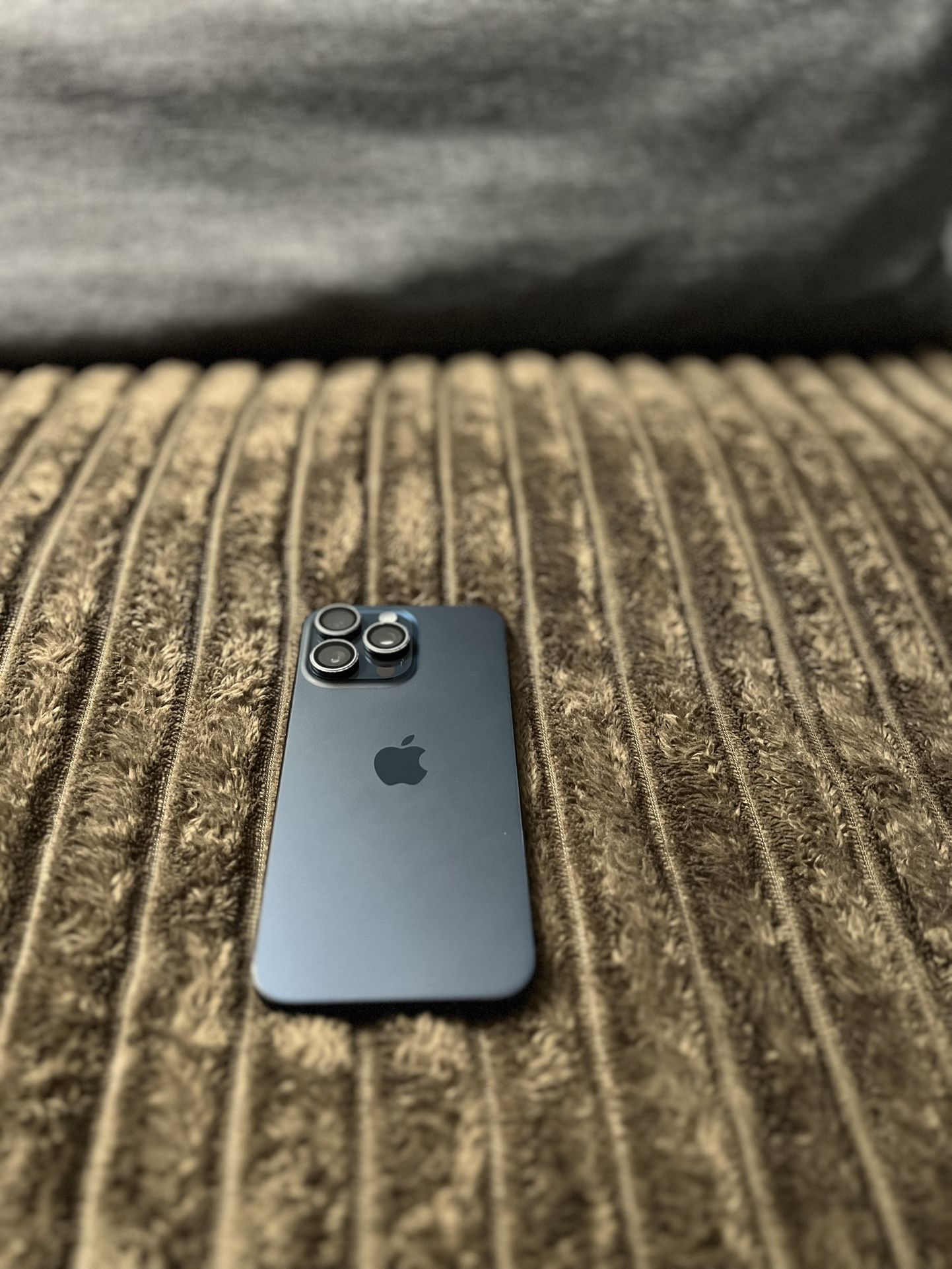 Apple iPhone 15 Pro Max Titanium Blue 256 GB UNLOCKED