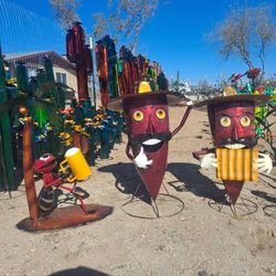 Metal Yard Art,  Wind Spinners & POTTERY 🌵 
