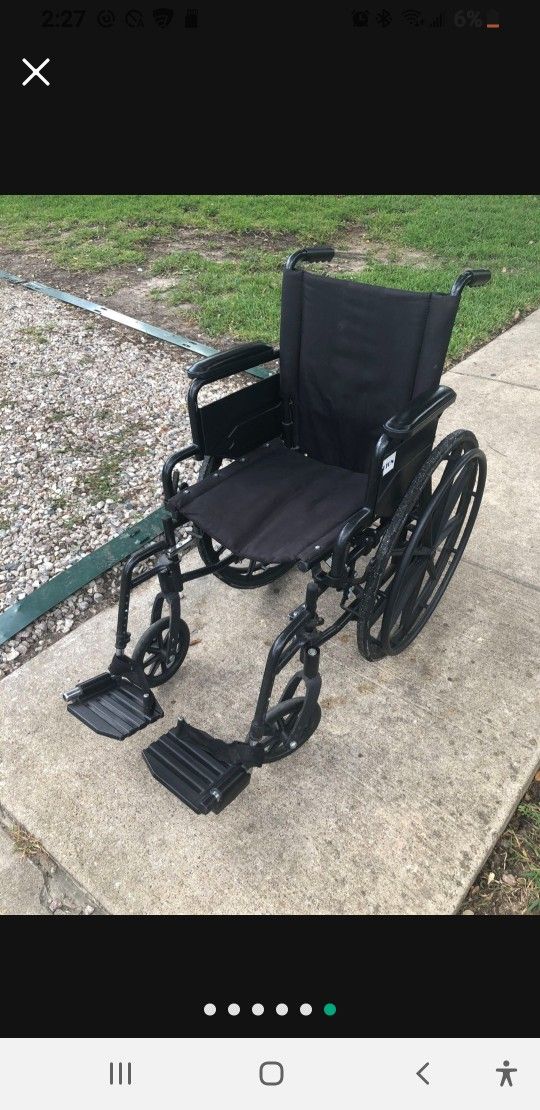 Wheelchair With Leg Rest