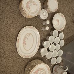 Fairfield China Set For 12