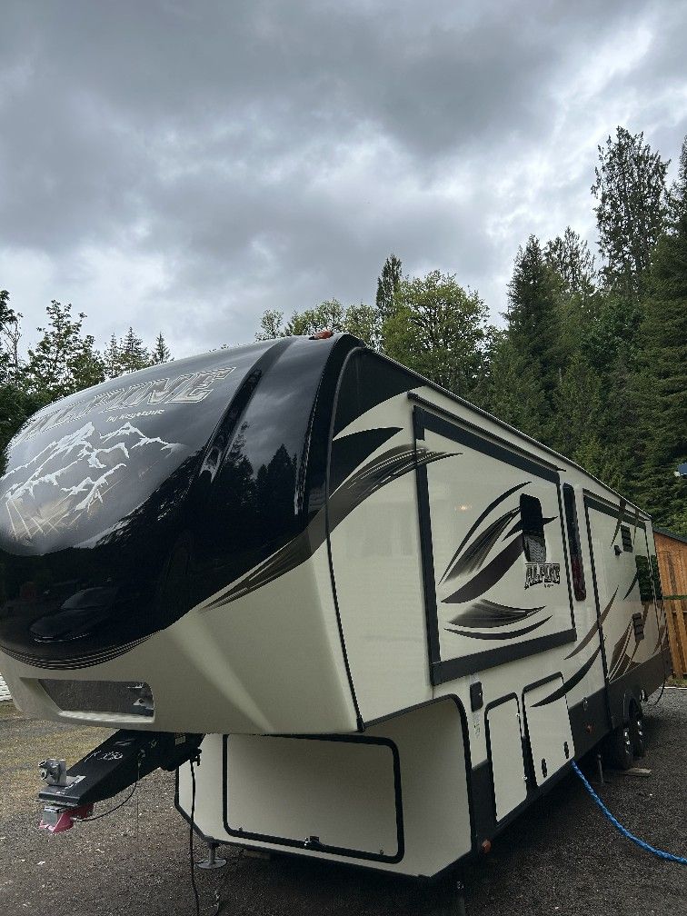 2016 Alpine Keystone 3600