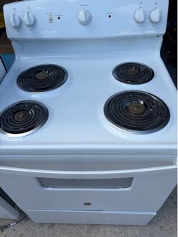 Electric range. Works great. Clean. Will work with ppl in need