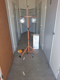 1200 Watts  Halogen Work Lights  With  Tripod  New In Box 