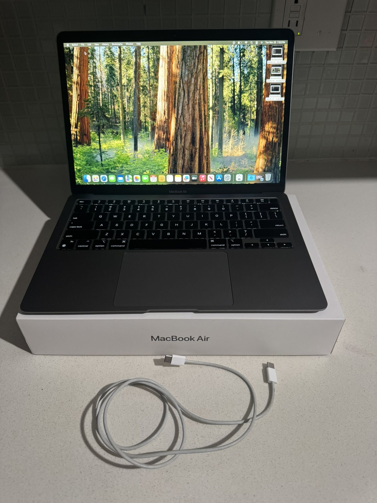 2020 M1 Apple MacBook Air 13” 8gb 256SSD