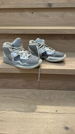 Nike Kyrie Infinity (Kyrie 8) – Size 7 – Great Condition