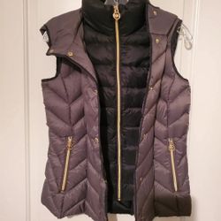 Michael kors Authentic ultra light down fill vest jacket. Size XS
