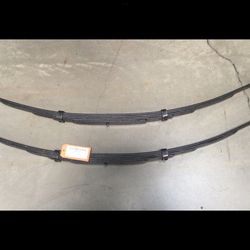 1955 - 57 Chevy bel air leaf springs 3” drop lowering leaf springs real nice condition for nomad 210 del ray leaf springs