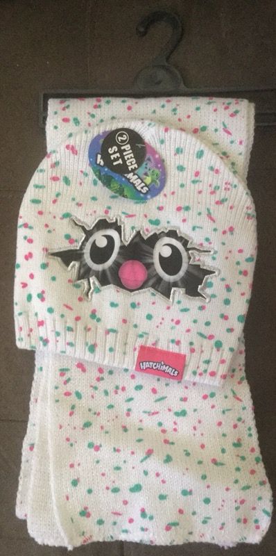 Hatchimals Scarf And Beanie Set