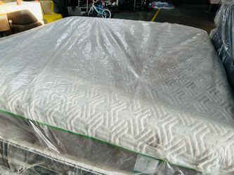 King Tempurpedic hybrid mattress set