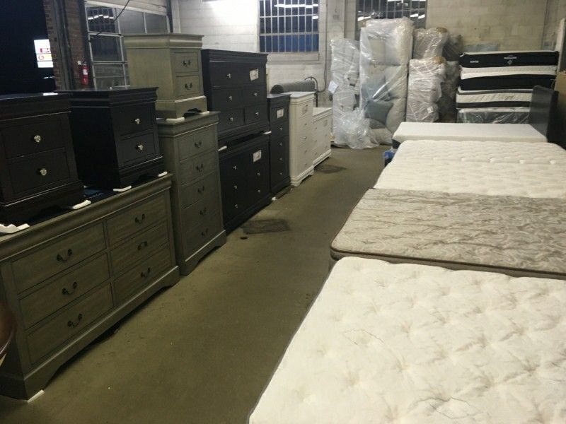 Queen Pillowtop Mattress Set