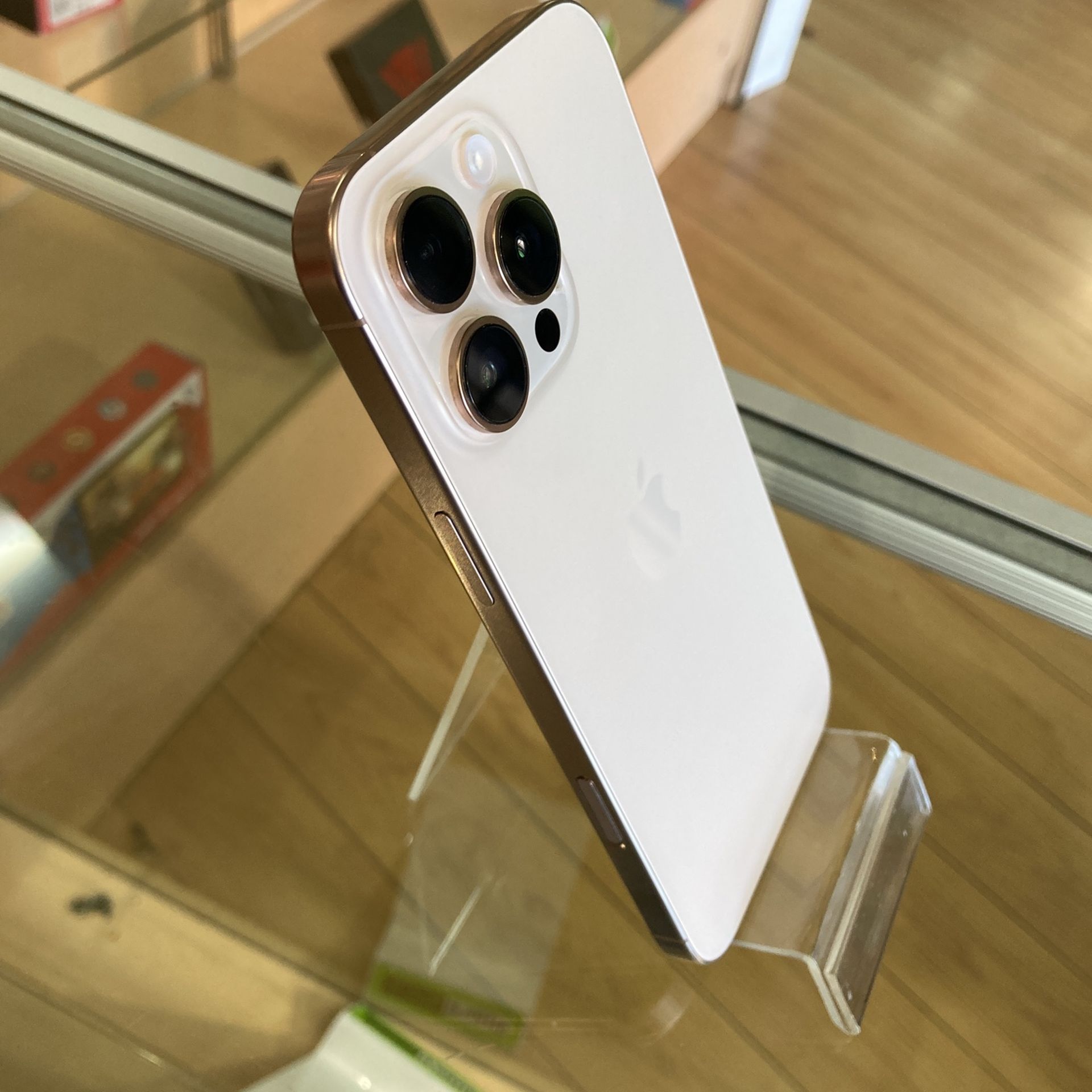 Apple iPhone 16 Pro Max 256Gb  Desert Titanium factory Unlocked/ Liberado De Compania