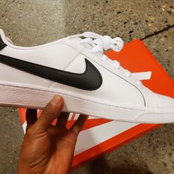 NIKE COURT ROYALE 