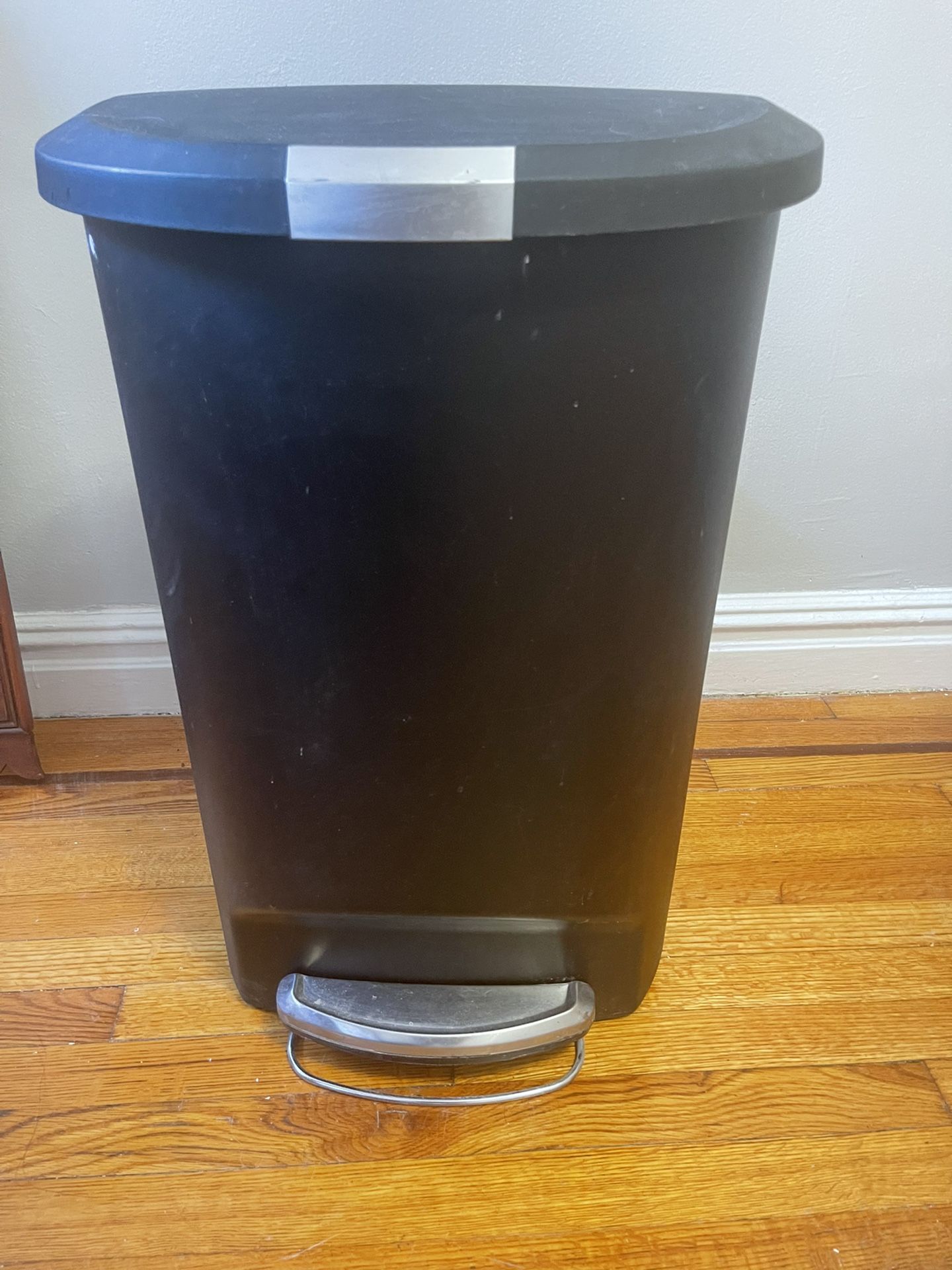 Simple Human Kitchen Can