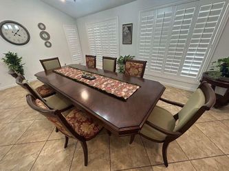*BASSETT 9 PIECE DINING SET *