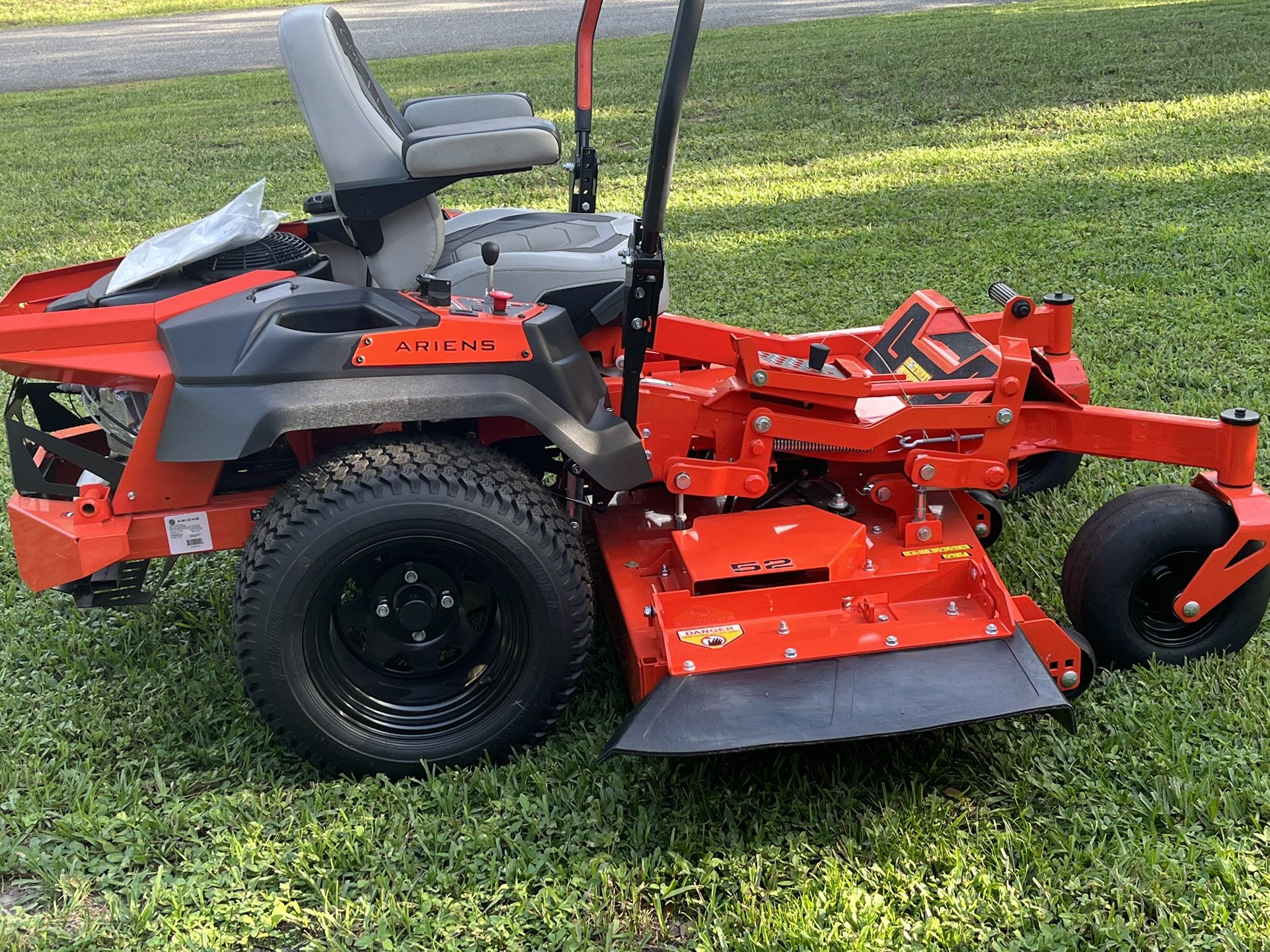 ARIENS APEX 52” Zero Turn Riding Lawn Mower