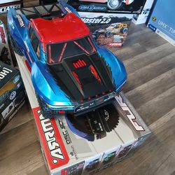 Arrma FURY BLX 2s-3s RC Short Course Truck