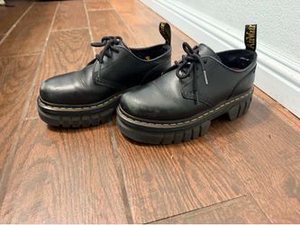 Dr Marten size 8 w