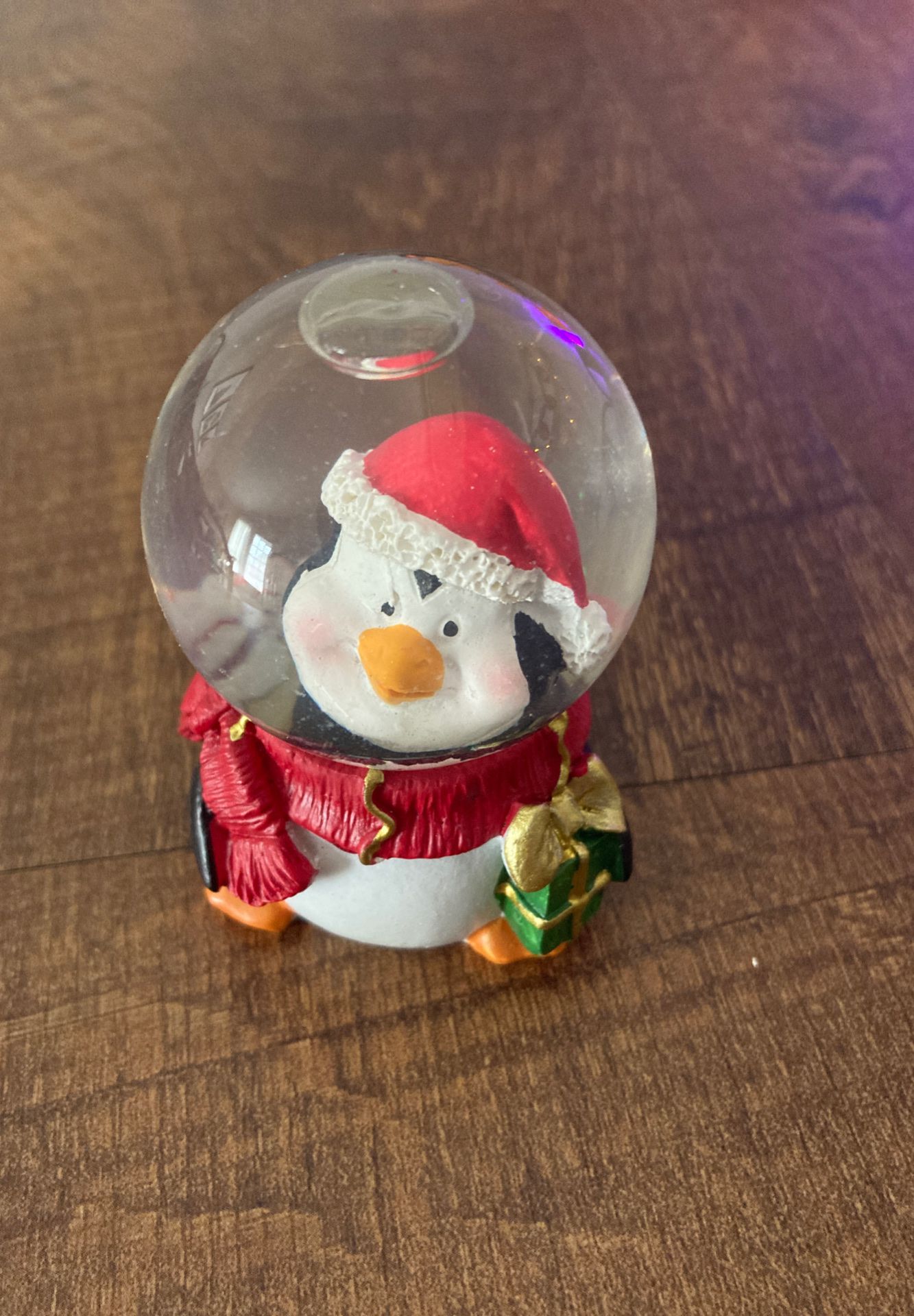 Penguin Resin and Glass Snow Globe with Snow Flakes Christmas XMas Decor