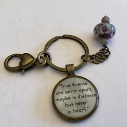 NEW-Friend Keychain.  Antique Gold Finish. Bead And Heart Charms-Medallion with Daisies on One Side-Friendship Poem on the Other