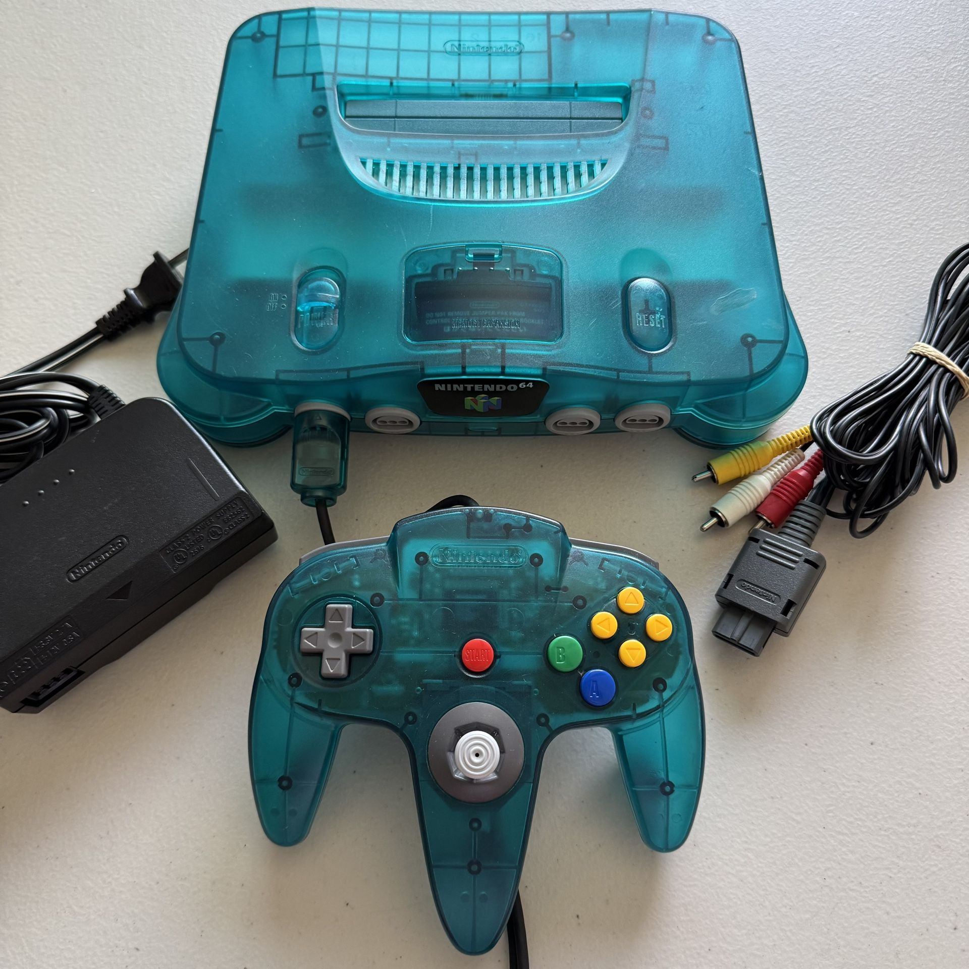 Nintendo 64. Funtastic Ice Blue N64 Console
