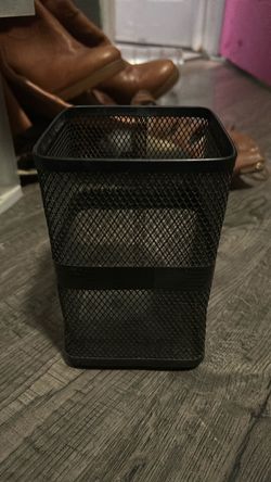 Black Metal Mesh Waste Basket