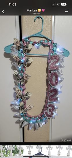 Custom grad leis 