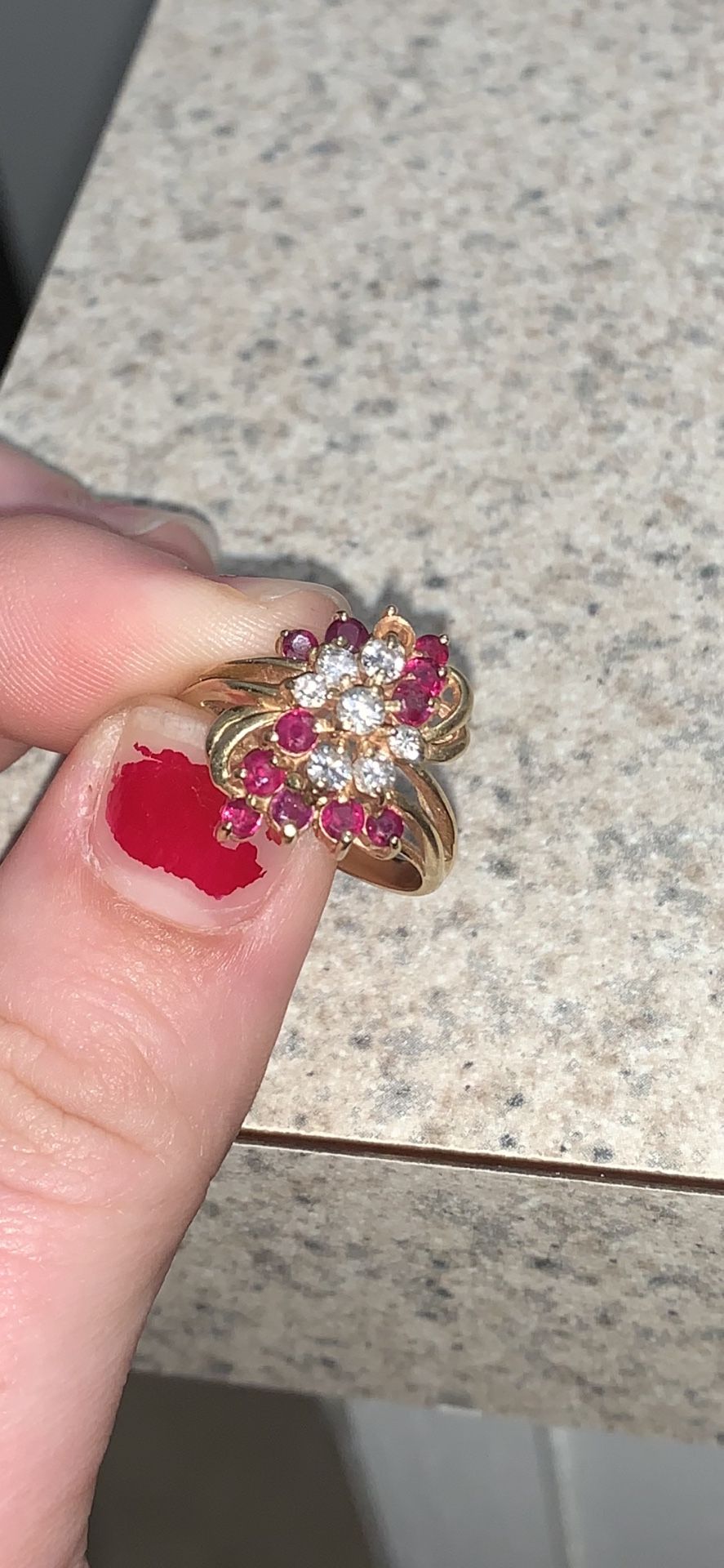 14kp Gold Ring With Real Diamonds And Ruby’s (READ DESCRIPTION)