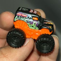 Monster Jam Mini Grave Digger Orange 4X4  VHTF Rare 1:87 Series 3 433 Pre-Owned.